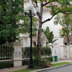 Cột (trụ) đèn sân vườn Banian (DC07) + Chùm CH11-4